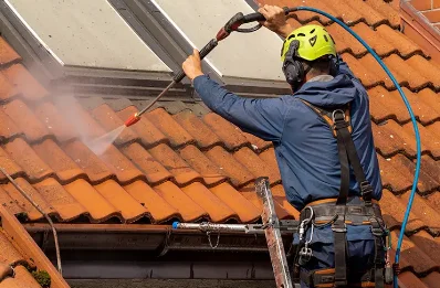 Démoussage et hydrofuge de toiture à Favars